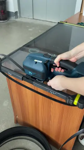 Portable electric machine can also pack tightly #strappingmachine #packingmachine #box #factory #supplier 