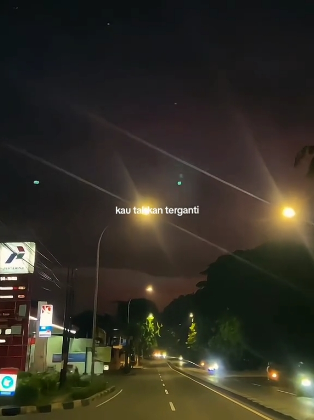 setelah kepergianmu kemarin aku tidak berniat untuk mencintai siapapun lagi... #bintangyanghilang  #musikditiktok  #risingontiktok 