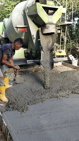 Pengecoran Jalan Beton Curah #jalan #beton #binamarga #readymix #fypシ゚viral #fypage #fyppppppppppppppppppppppp #fypシ゚ #viralvideo #viraltiktok #virall #viral_video #video #videoviral #daily #dailyvlog #dailylife #DailyRoutine 