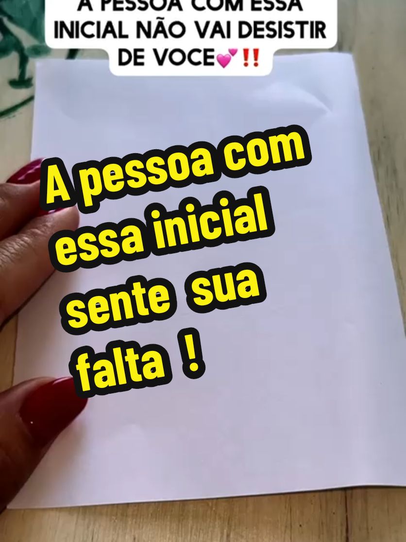 A pesso  com  essa inicial sente sua falta  !