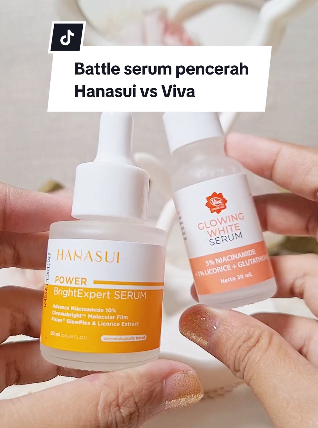 Battle Serum Pencerah 20 Ribuan! Kalian team yang mana nih? Hanasui kandungan Niacinamide nya 10% real no gimmick & Doktif approved! Nah, sementara si Viva nih Niacinamide nya lebih kecil, cuma setengahnya aja yaitu 5%, tapiiii dia ada tambahan Glutathione. Jadi bingung kan? Aku pribadi dari segi tekstur dan finishnya lebih suka viva karena lumayan melembapkan juga. Sementara si Hanasui kadang ada sedikit lengket pada awalnya, trus ini lebih suka aku jadiin serum badan, ampuh banget buat balikin warna kulit yang belang. #serum #niacinamide #hanasui #viva #serumhanasui #serumviva #cuantanpabatas #serumpencerah #CapCut 