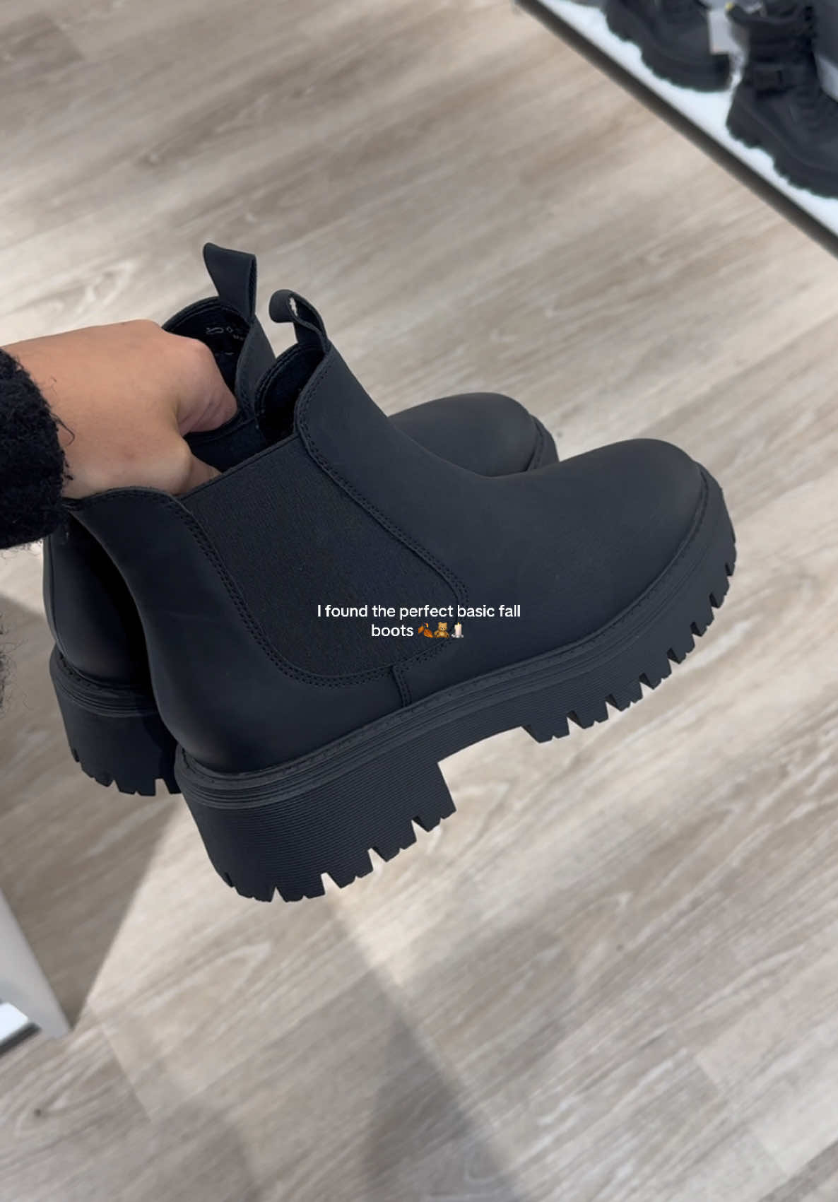 Ich brauche sie in beiden Farben🥹😍 @DEICHMANN #foryou #fürdich #foryoupage #fy #fyp #goviral #viral #autumn #fallfits #fallboots #OOTD @deichmann_schuhe 