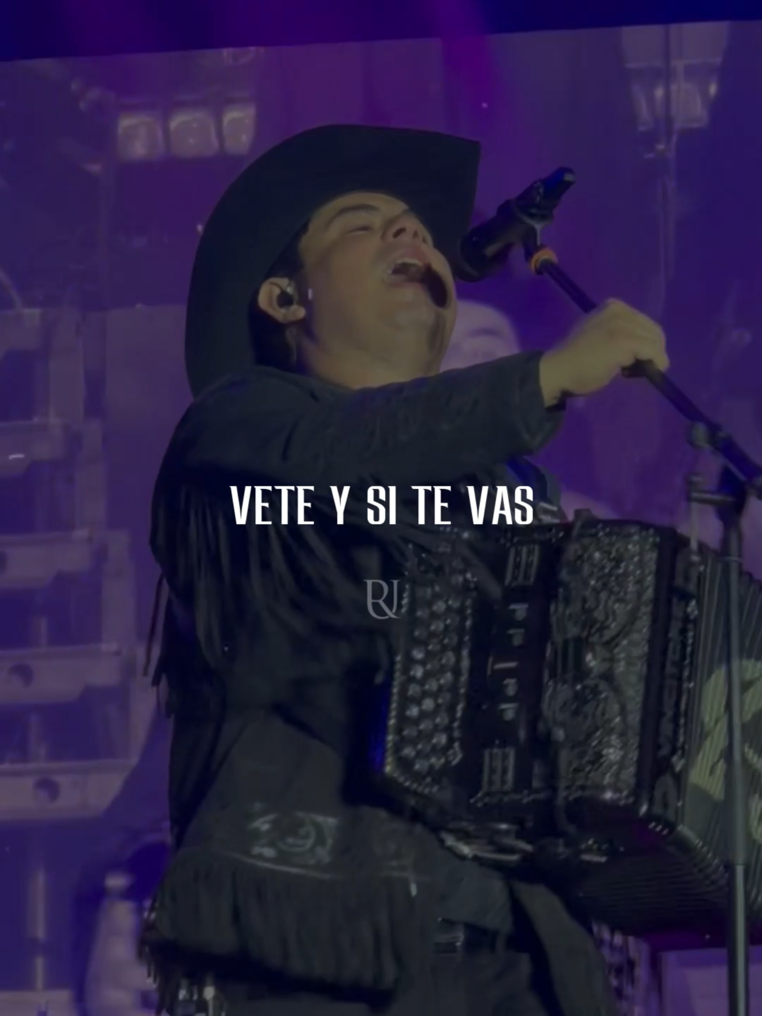 Vete y si te vas... #vete #alfredoolivas #alfreditoolivas #corridosybanda #corridos_bandamx #paradedicar #dolidas