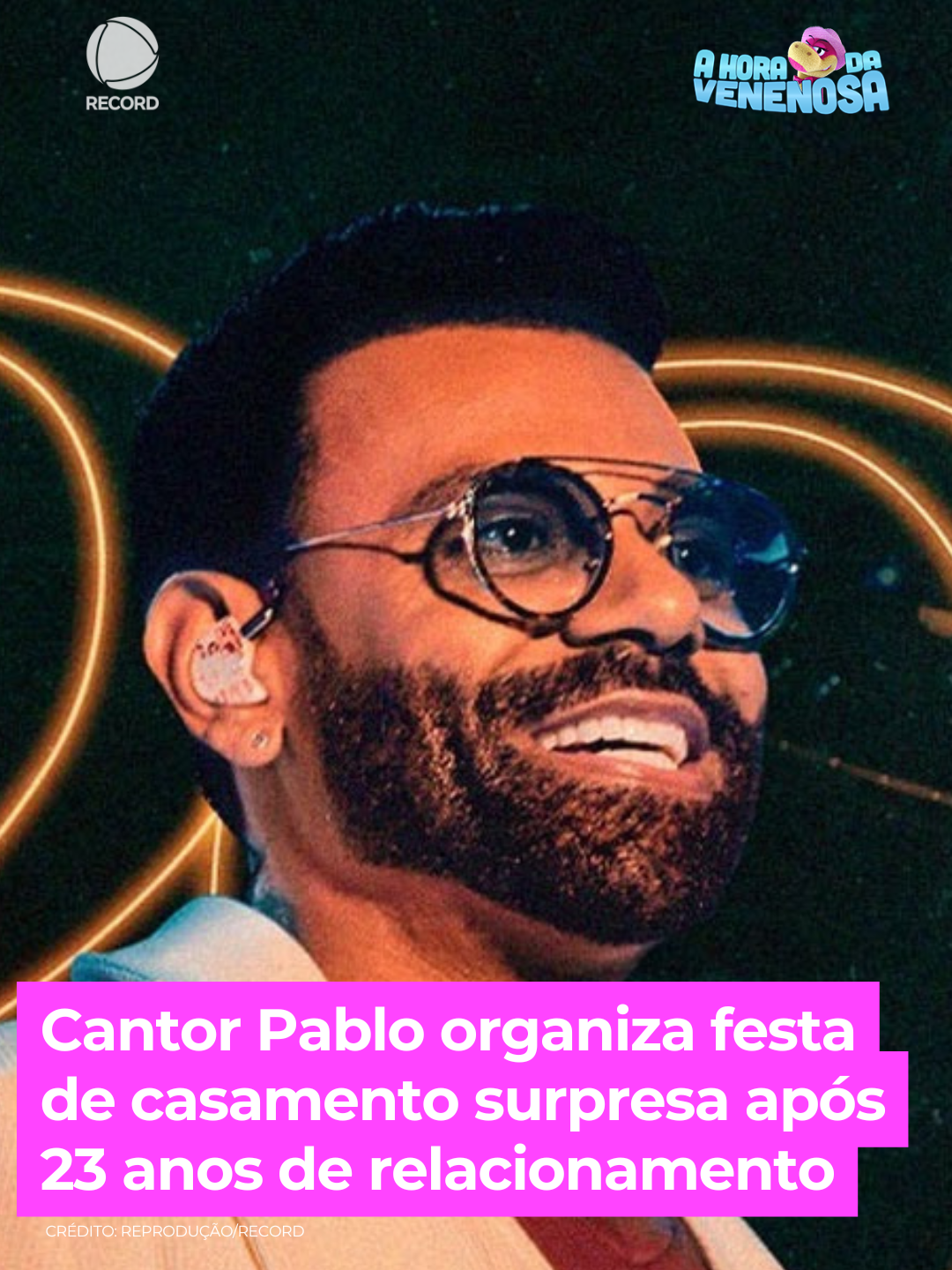 Pablo, conhecido como Rei do Arrocha, levou a outro nível o conceito de surpreender a namorada. Após 23 anos ao lado de Adriele, o cantor decidiu organizar uma festa de casamento surpresa para oficializar a união. O artista se inspirou no feito por Zezé de Camargo, que marcou presença na festa com um show. Olha só! #AHoraDaVenenosa #BalançoGeral #pablo #casamento #surpresa