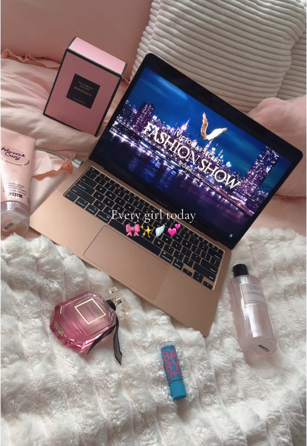 Its like the superbowl but for us girls 💕🪽✨🎀 #victoriasecret #victoriassecretfashionshow #vs #girlythings #girlygirlaesthetic #justgirlythings #cute #pink 