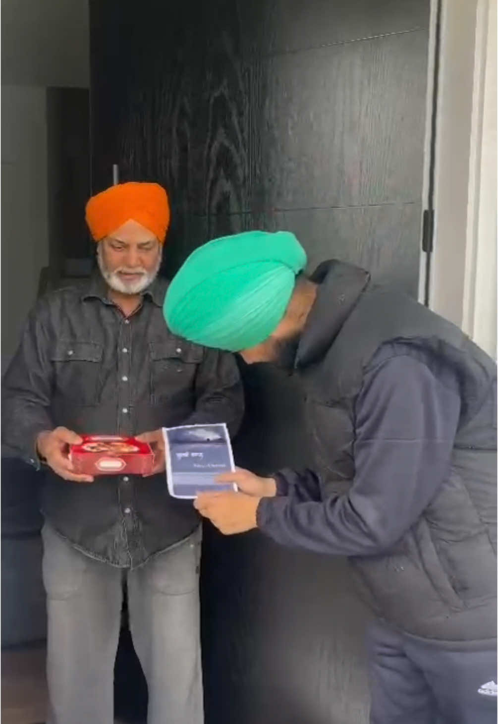 Sangat is coming together for Baleyo Charaag Seva in Vancouver ✨😇#GuruNanakDevJi #gurpurab #sweetenyourcity #baleyocharaag #purab #spreadlove #oneness #SpreadLove #purabmubarak #Seva #LangarForAll #Sikh #GuruNanakMessage #KindnessInAction #LowerMainland #ladoo #CommunityService #SikhilnAction #vancouver #sharingiscaring #sweetness #unity #bc #surrey #PeaceAndLove #BritishColumbiaSeva #fyp #fypシ 