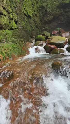 Jelajahi air terjun wajib di kunjungi Curug Sentral 1📍 Kampung Jayanegara, Desa Jayanegara, Kecamatan Kabandungan, Kabupaten Sukabumi, 🇲🇨 Indonesia . Air terjun ini dikenal karena keindahan alamnya yang menakjubkan, dengan air yang jernih dan segar mengalir deras dari tebing-tebing batu yang tinggi.Suasana di sekitar Curug Sentral sangat sejuk, dikelilingi oleh hutan hijau yang rimbun, menciptakan lingkungan yang ideal untuk relaksasi dan refleksi diri. #CurugSentral #TTPetualangPro #SerunyaLiburan #Sukabumi #Curug #AirTerjun #Waterfall #JelajahMerdeka #tiktoktravel #TTLocalService #TTLSLevelUp