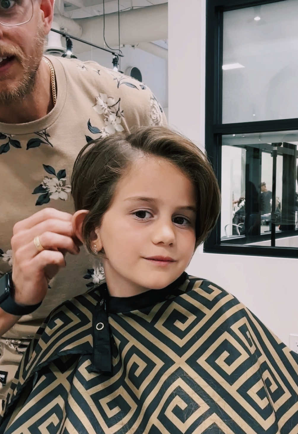 Does it get any cuter then this beautiful young girl. 🤩 what a rockstar #pixie #pixiecut #kidscuts #haircut #shortwomenscut #haircutinspo 