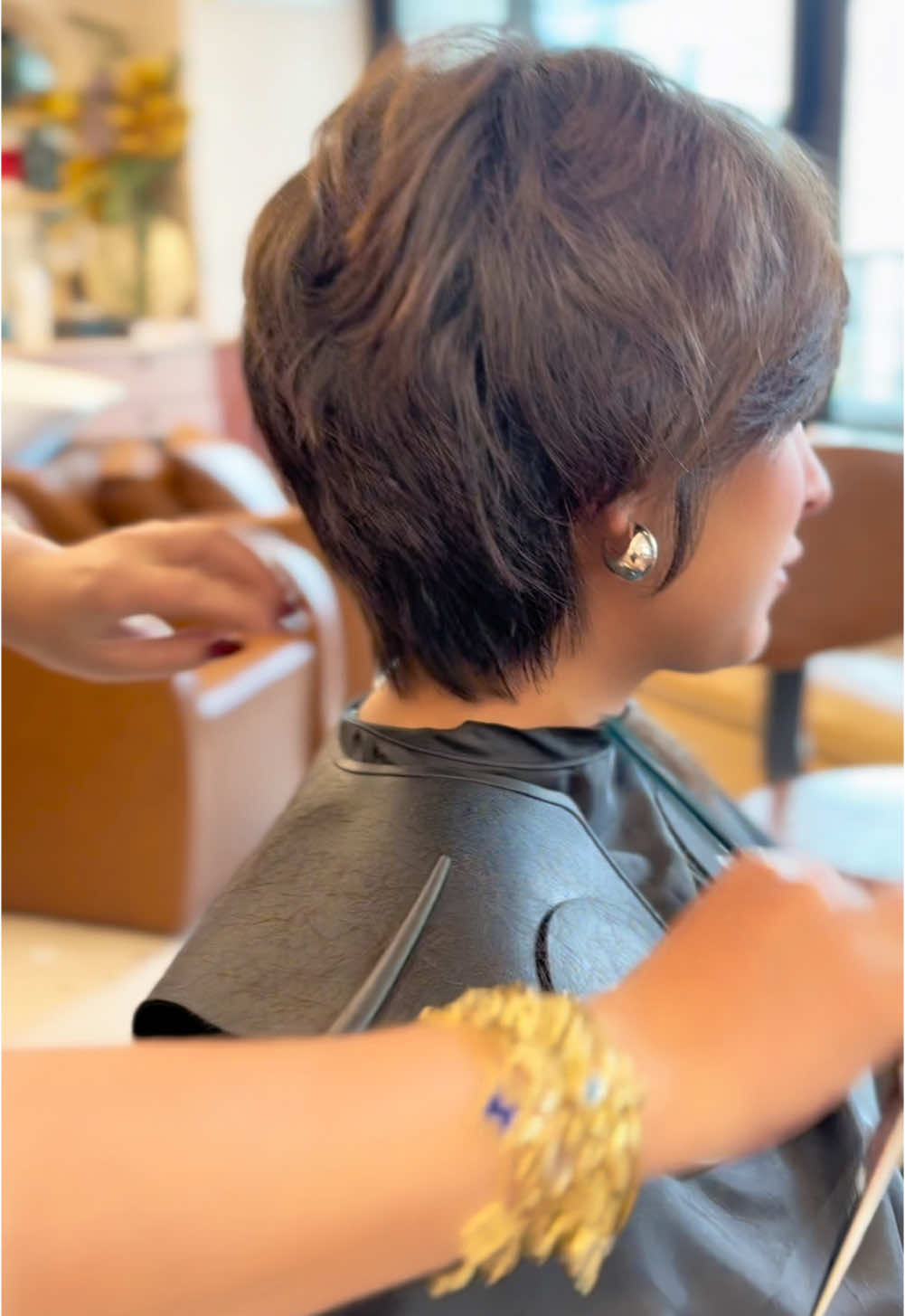 Short haircut 💇🏻‍♀️shortbob#fypシ゚viral #fy #fypage #shorthaircut #shortbob #cortebob #couple #trend #2025 #newcut #newstyle #freshcut #great #beautiful #beauty #alenahairmaster #4million #growmyaccount #gotrending #haircutting #hairart #hairmaster #professionalartist #tik_tok #interact #discovery #france #italy #paris #millano #england #londontiktok #LearnOnTikTok #germany #europe #usa #newtrend #newyork #uae #unfrezzmyaccount #ksa #qatar #kuwait #soudiarabia #coiffure #friseur #hairdresser 