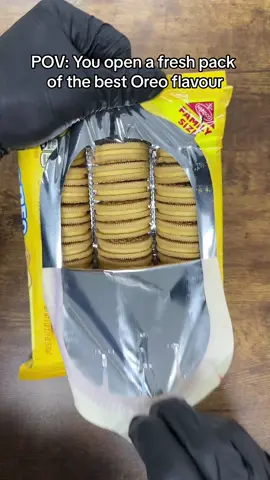 Nothing like some Lemon Oreos…👀🍋 #pov #oreo #lemon 