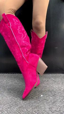 Finally get them🤠#viral #fyp #boot #boots #bootseason #fallboots #womenboots #womenshoes #pink #tiktokshopfinds #falldealsforyou 