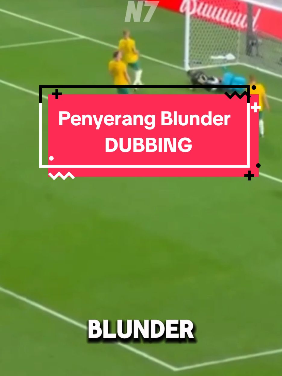 Momen Penyerang Blunder Di Dunia Sepakbola  #momenkocak #momenlucu #fyp #dubbing 