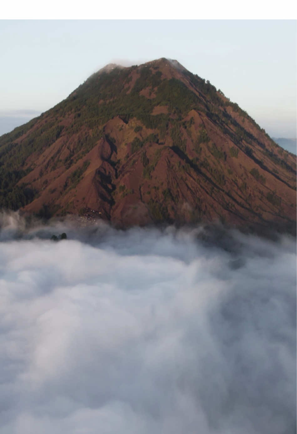 Rise From The Cloud ☁️🥶🍃  =======================  Watch until end ‼️      Location 📍           ⬇️⬇️⬇️⬇️                                                       Mt. Batur, Kintamani, Bali, ID🇮🇩           (save for latter)                                                                                                                                                       #wonderfulindonesia #explorebali #explore_moments #pinggan #natureshots #djiera #kintamani #folkscenery #folkgreen #folkindonesia #raw_drone #dronemperors #skybangerz #droneexec #earth_shotz 