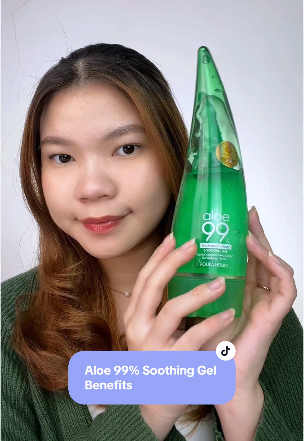 This is a sign to MOISTURIZE YOUR SKIN! 🍃✨ Treat your skin with Holika HoliGrail : Aloe 99% Soothing Gel, si super multi-fungsi buat perawatan kulit yang super lembab 🧏🏻‍♀️ Udah ada di beauty routine Holikers belum nih? 😙🙌🏻 #holikaholika #kbeauty #11YearsofMagic 