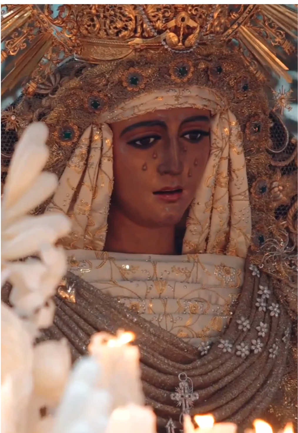 La reina del mundo entero..💚!  #parati #sevilla #triana #pasodepalio #capillitas #esperanza #lamadrugada #patronadelosmarineros #somosverdeesperanza #esperanzadesevilla #esperanzadetriana #vivalaesperanza #💚💜 #vivalaesperanzadetriana💚⚓💚 #reinadesevilla #esperanzadetriana💚💜 #reinadetriana #lamasbonita #andalucia #reinadelmundoentero #nimejoresnipeoresdiferentes #orgullodetriana #orgullodesevilla #costaleros  