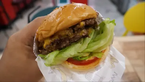 Just $3!! Once you eat it, you can't stop. American style double cheeseburger #food #streetfood #tiktokfood #burger #cheeseburger #cuisine #fyp