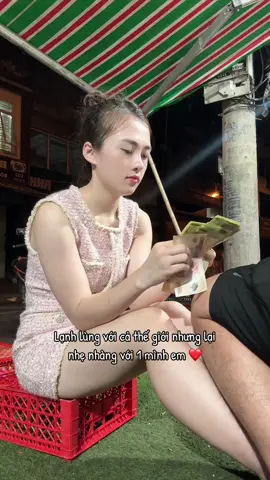 Lúc yêu nhau đã từng có tất cả, trước khi kết hôn thì mất hết , có những lúc ko còn nổi 10k trong túi , nhưng từ khi có con 2 vk ck cùng nhau cố gắng , bầu bí vẫn làm tới ngày đi đẻ . Cùng nhau làm 1 lĩnh vực mới mà chưa bao giờ thử. Sau 1 năm trộm vía mọi thứ từ gia đình , công việc đều ổn , mong rằng 2 vk ck luôn yêu thương nhau , cùng nhau cố gắng đạt mục tiêu ck nhé ❤️