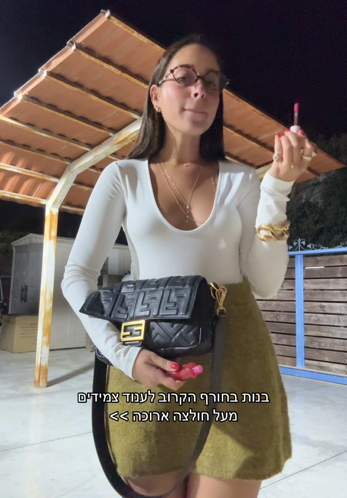 תקשיבו זה סטייל ברמות - אבל שעון מעל חולצה לא! #foryou 