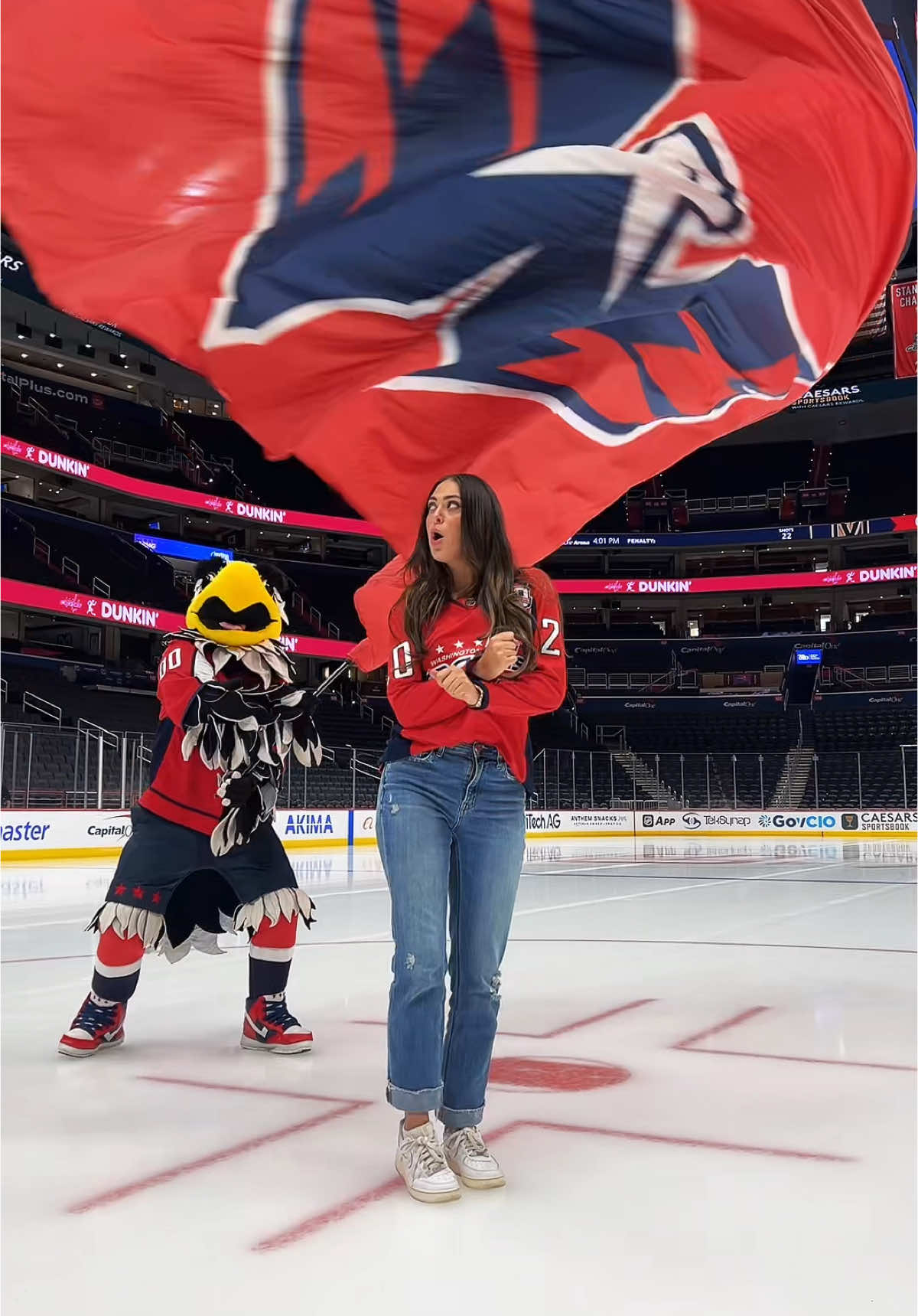 Replying to @Slapshot and you thought the song was gone 😂😂 #dontbeboring❤️💜💚 #guessmyjob #washingtondc #capitals #NHL 