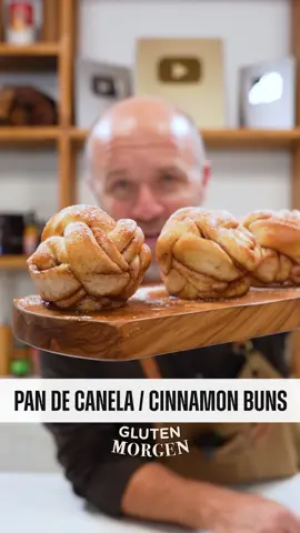 ¡Descubre el secreto para hacer los mejores panes de canela!🌟 Estos son llamados también cinnamon buns y están llenos de sabor y aroma irresistible.  Imagina el olor a canela llenando tu cocina mientras horneas estos deliciosos panecillos entrelazados. Estas son las recetas del video: 500g Harina todo uso 250g Leche 15g Levadura fresca 100g huevo 60g Manteca/mantequilla 40g Azúcar 10g Sal Pasta de canela: 50g manteca/mantequilla pomada 200g azúcar 20g canela  Si eres amante de la canela, ¡no te lo podes perder! 🍞✨ #comunidadglutenmorgentv #GlutenMorgen #GlutenMorgenTV #pan #canela #cinnamonbuns #Receta