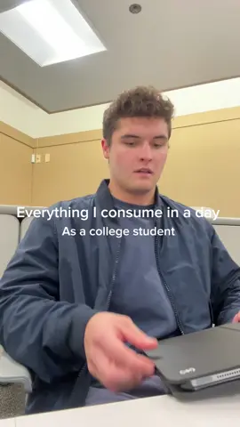Did not think chicken curry would taste like that  #whatieatinaday #healthy #losefat #jawline #coffee #chickencurry #college #collegestudent 