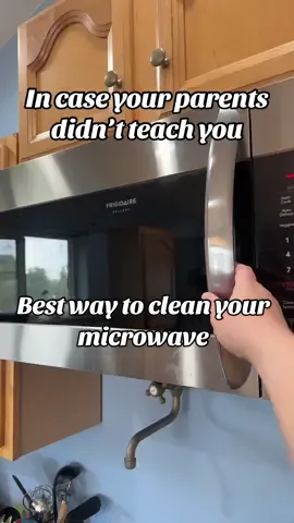 Best way to clean your microwave. I had no idea a tool like this existed until I went to a friends house a few years back. If you were like me, I hope this tool saves you time. #cleaninghack #microwave #momadvice #momtok #tiktokshopblackfriday #tiktokshopcybermonday #foryou #cleaningtips 