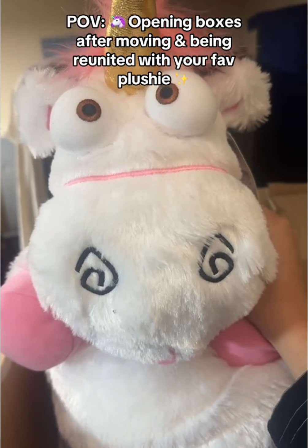 His name is bubblez if you must know 🦄❤️🥰 #plushie #teddybear #plushiesoftiktok #yyc #calgary #moving #movingtoalberta #movingtocalgary #movingtoyyc #alberta #reunited