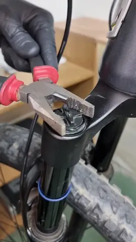 How to remove stuck air cap 🤯 . . . . #mtb #bike #fyp #bikecheck #roadbike #fix #howto #viral #enduro #shimano #DIY #hack #project #sampilgrim #restoration #asmr #DIY #fork #fox #rockshox 