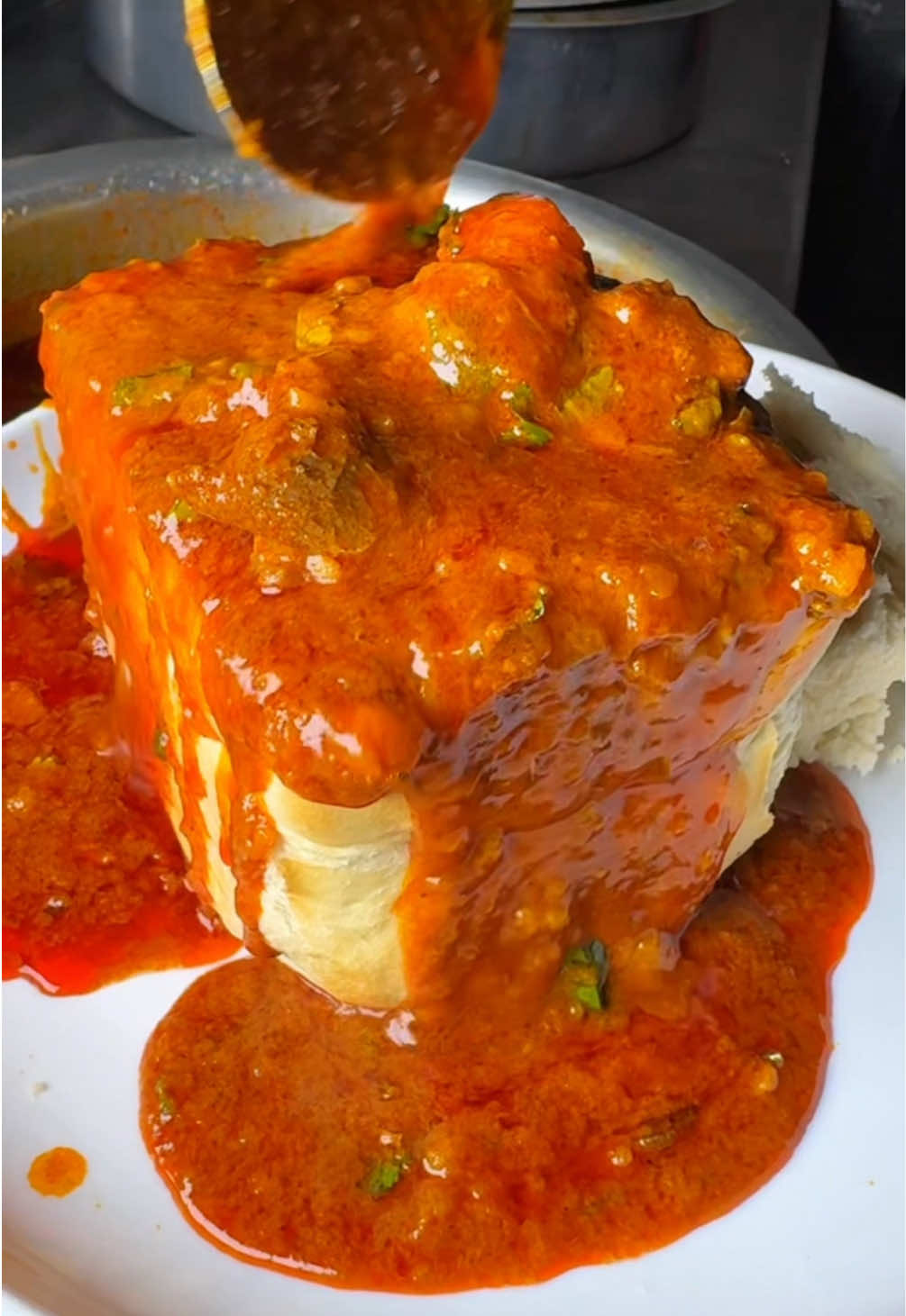 Goundens based at 520 Umbilo Rd, Dbn - as Voted by you in the Top 10 Best & Most Consistent Bunny Chow Locations in KZN - They are NOT Halal with - These videos are sponsored by Goldrush, as such none of the featured businesses have to pay a cent to be featured. You’ve voted, we listened. @Renata Soobramoney🦋 and @Liigma💞 #dalaucrew #goundensumbilo 