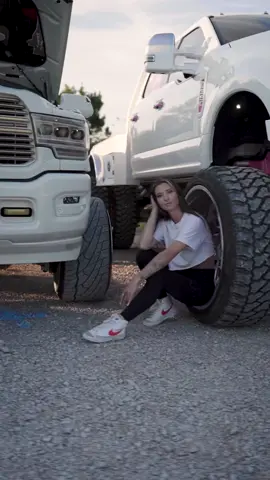 Hollllllldddd up😍 #fyp #trucks @CJ 