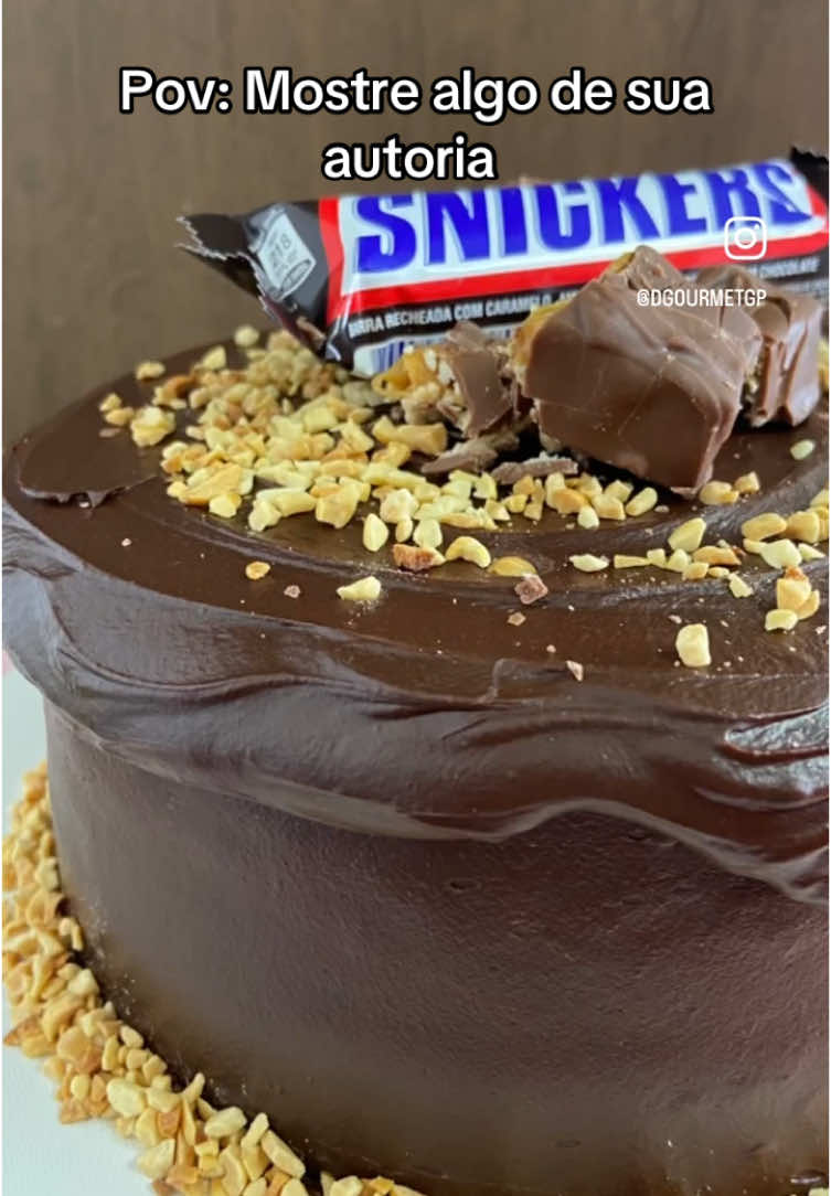 Sim, eu AMO Snickers e criei a versão Bolo Gourmet dele! 🥹🤎✨ #snickers #chocolate #bolosgourmet #confeitariacriativa #foryou #ganache 