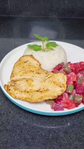 Ensalada rusa con pollo a la plancha #recetasfaciles #fypviral #fypツviral #comida #comidaperuanalamejor🇵🇪🤤🤩 #viraltiktok #recetas #comidadeliciosa #comidaperuana #recetastiktok 