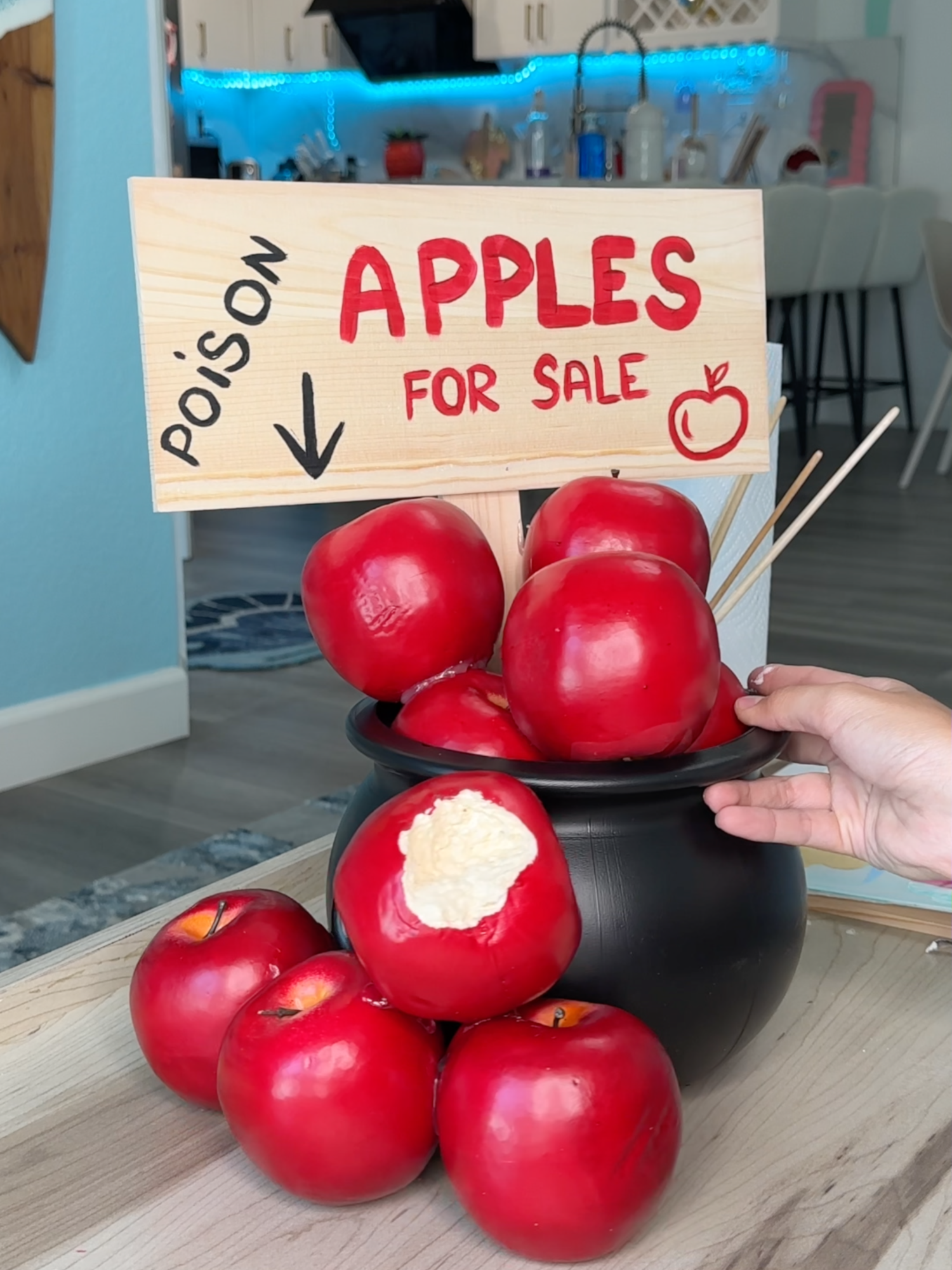 poison apples anyone...?🍎 #fyp #halloween #art #DIY #decor #halloweendecor #decoration #ideas #decorideas #frontdoordecor