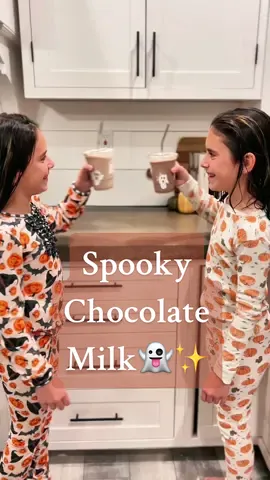 Spooky ghost chocolate milk for my kids! ✨👻🎃 #halloween #halloweendiy #halloweenfood #halloweenfoodideas #halloweendecor 