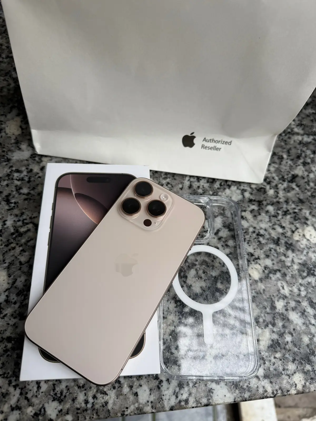 16 Pro 256gb Sa Mạc VN/A Pin 100% Active Onl 0 lần sạc. Ngoại hình đẹp keng không vết trầy nhỏ. Bảo hành : 16/10/2025 Giá : 30.x  triệu 📱 0939.0123.29 🎁 Tặng phụ kiện cường lực ốp lưng Hỗ trợ giao lưu bù trừ hợp lý 🏡 Bình Trị Đông A Quận Bình Tân TPHCM