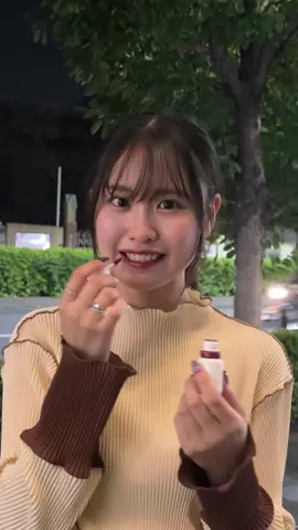 友達にどこのリップ？って聞かれたかわいすぎるティント🫶🏻💗 夜何回か重ね付けするとより濃くなって さらにめっちゃかわいい 最近お気に入りのリップです！♡ #コスメ #コスメ紹介 #お気に入りリップ #ティルナス 