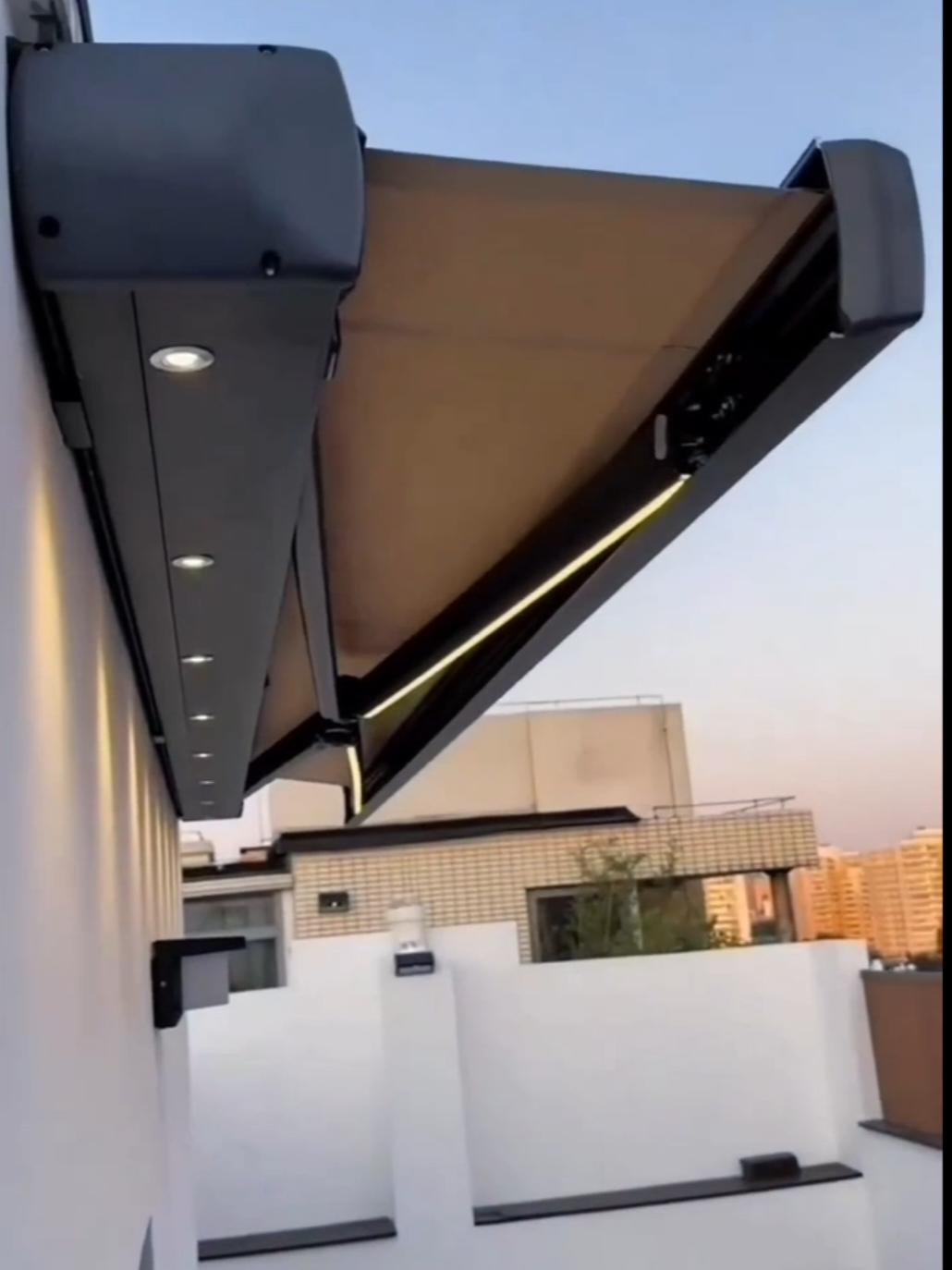 toldo automático com luz de led  #dicas_utilidades #toldo #tecnologiadoconsumidor 