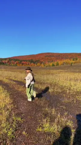 the perfect city escape @Scribner’s Lodge #fall #nycgetaway #upstate #fallcolors #upstateweekend #nyclife #Outdoors #scribnerslodge #catskills #fallfashion 