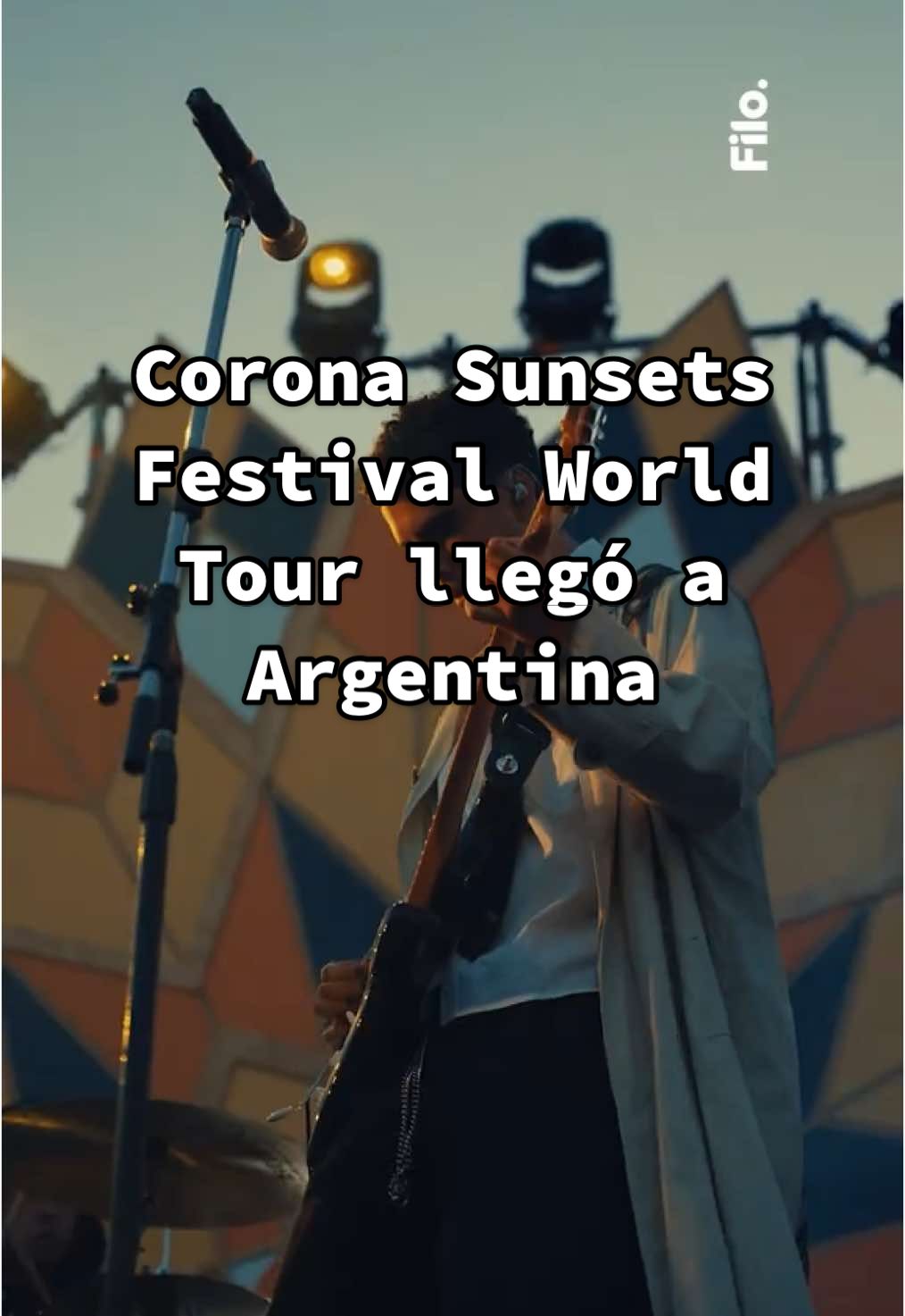 🍺 Corona Sunsets Festival World Tour llegó a Mendoza 👑 ✨ Por primera vez, #CoronaArgentin presentó su gira mundial en Argentina, en un atardecer con los mejores artistas internacionales y activaciones especiales. 🌎 #SunsetsFestivalWorldTour recorrió el mundo entero con paradas como Sudáfrica, Colombia, China. 📍En Puesto del Indio, Mendoza, #Corona invitó a pasar una jornada con la música del australiano Chet Faker, el DJ Stephan Hulk y otros talentos locales. 💥 Los asistentes también se encontraron con la experiencia Concuerdas, donde los presentes pudieron acercarse a un mural de madera y crear sus propios tejidos de lanas. 🍂 A través del proyecto Conciencia Activa, además incorporaron hierbas y resinas ancestrales para generar un sentido de impacto sensorial con sahumerios. 📼 Mirá cómo fue el evento 🔝 #Música #Mendoza #Argentina #Arte #FiloNews