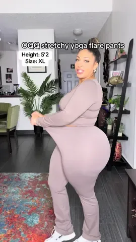 These yoga pants are PERFECT 😍 @OQQ-Nine cents #oqq #oqqfashion #flarepants #yogapants #oqqyogapants #pants #curvy #curvytiktok #curvyfashion #midsize #midsizefashion #plussize #plussizefashion #fyp 