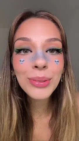 Réponse à @Elisa je les mange ces petits aliens la mdrrr #quiditjeudiditlejourdesfiltres #makeup #filtres 