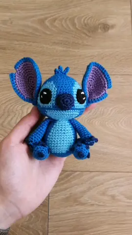 Stitch a crochet 🤩 #crochetfácil #crocheteandoporelmundo #crochetcreativo #crochetadictas #artesania #artesaniaespañola #bebes #regalos #regalosoriginales #regalospersonalizados #regalosbebes #ganchillo #ganchillobebe #ganchilloadicta #amigurumicrochet #amigurumi #babyshower #babyiscoming #_natalia_mundocrochet_ #stitch #stitchcrochet 