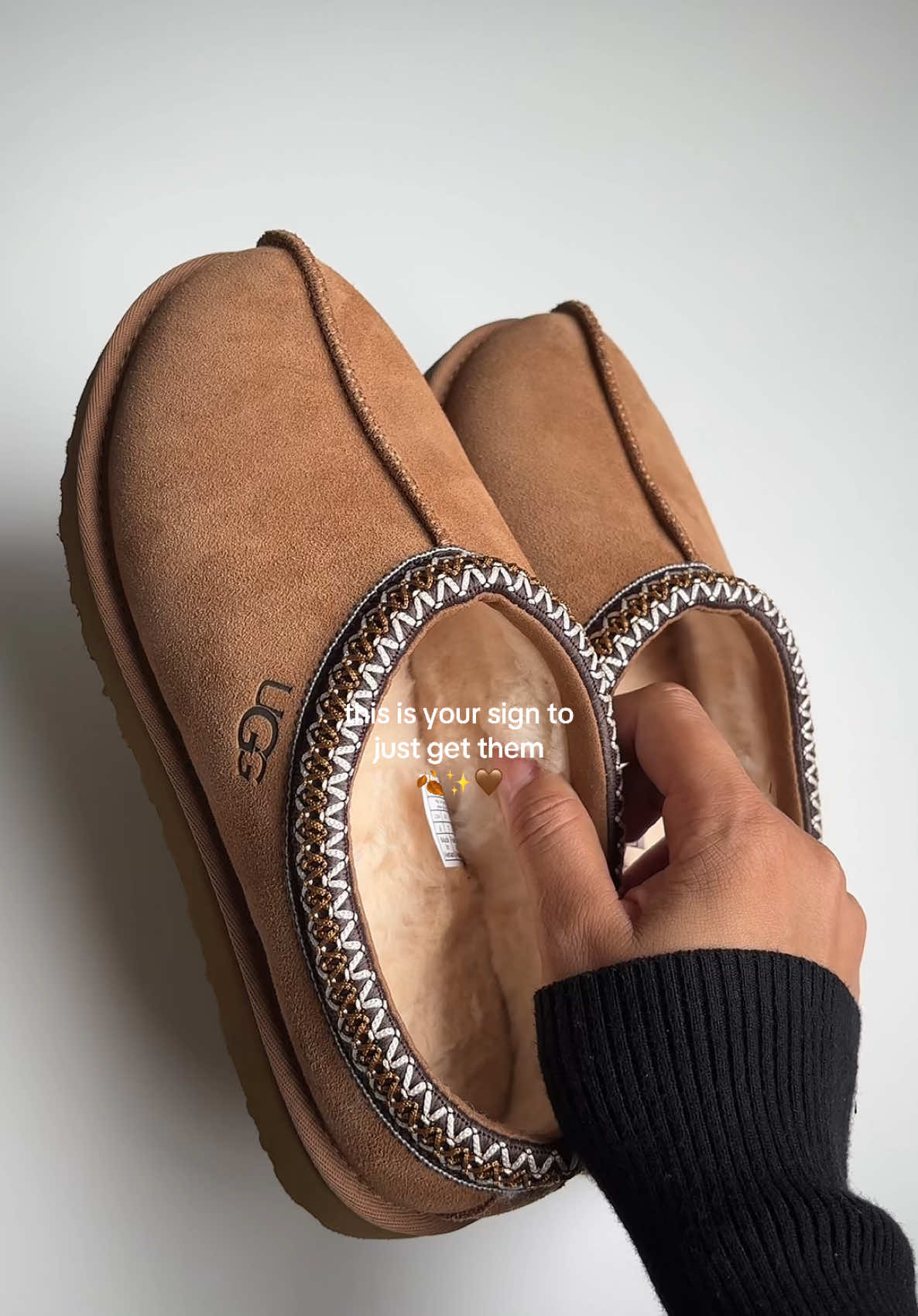 It’s Ugg season!!🤎✨ @UGG®   Ugg Tasman Slipper Color: Chestnut  #ugg #uggslippers #uggtasman #uggtasmanslippers #uggtasmanchestnut #uggseason #fallfashion 