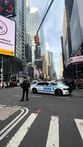 Donald trump arriving in times square - this security is madness! All roads blocked 🚫 #nyc #timessquare #newyorkcity #nyclife #donaldtrump 