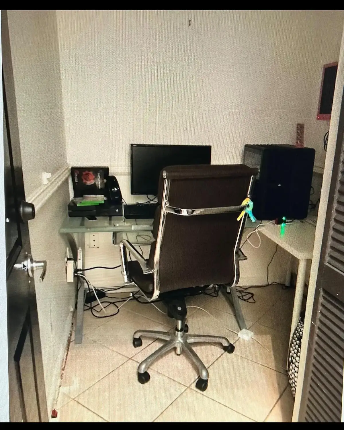 My mom sent my this picture of my first trading setup 6 years ago…. The amount of growth and experience since then has been insane and it feels like yesterday. Back then $100 trading days where huge for me. Now big trading days for me are 100k and Ive already had multiple. Back then I dreamed of the life that I live now. Never lost focus….. never gave up…. Ups and downs where crazy but I always kept picking myself back up. GOD is good
