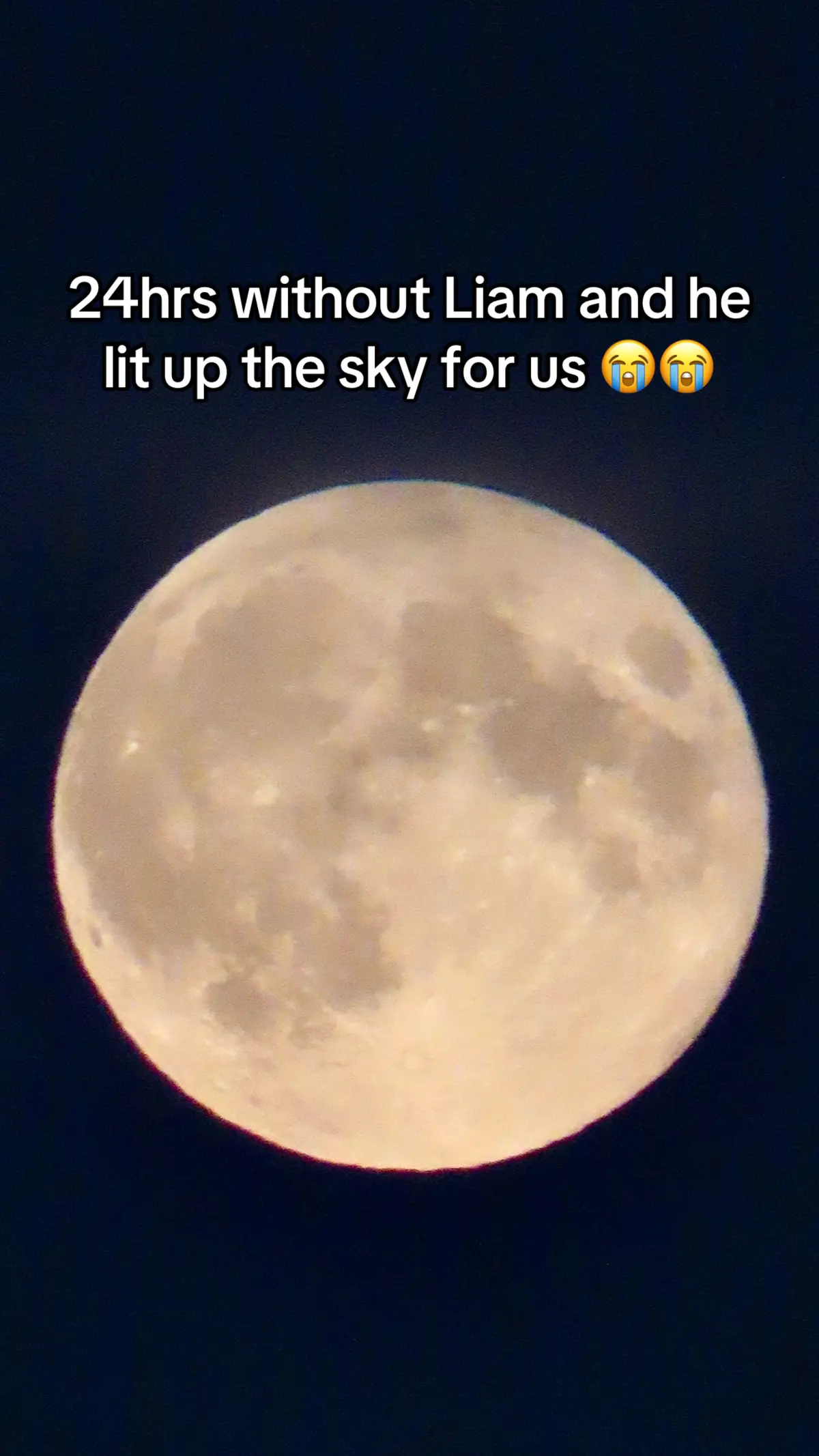 Finally stopped crying, until I saw the moon outside ❤️‍🩹 #liampayne #payno #onedirection #1D #directioner #foryoupage #fyp #moon #supermoon #huntersmoon #cosmic #nightsky 