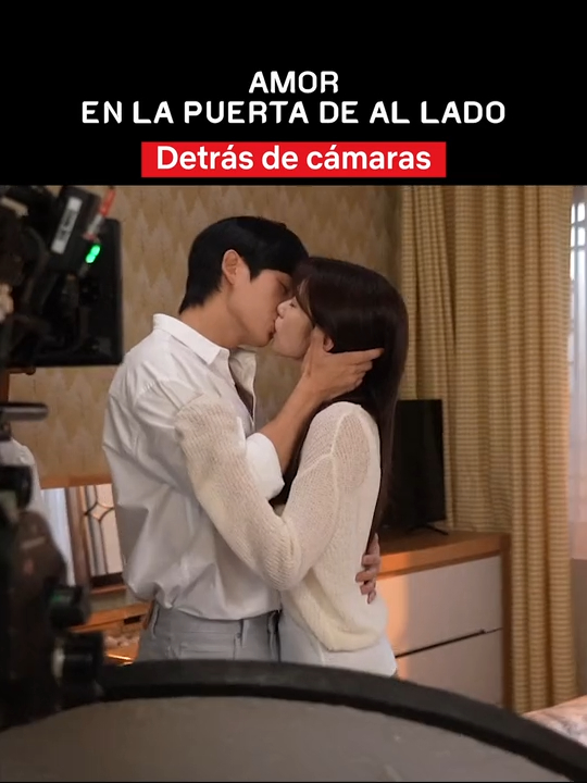 Esos besos se ven muy reales 🫦 #LoveNextDoor #KDrama #AmorEnLaPuertaDeAlLado #BTS #DetrasDeCamaras #Besos #JungHaeIn #JungSoMin #Netflix #Series #fyp