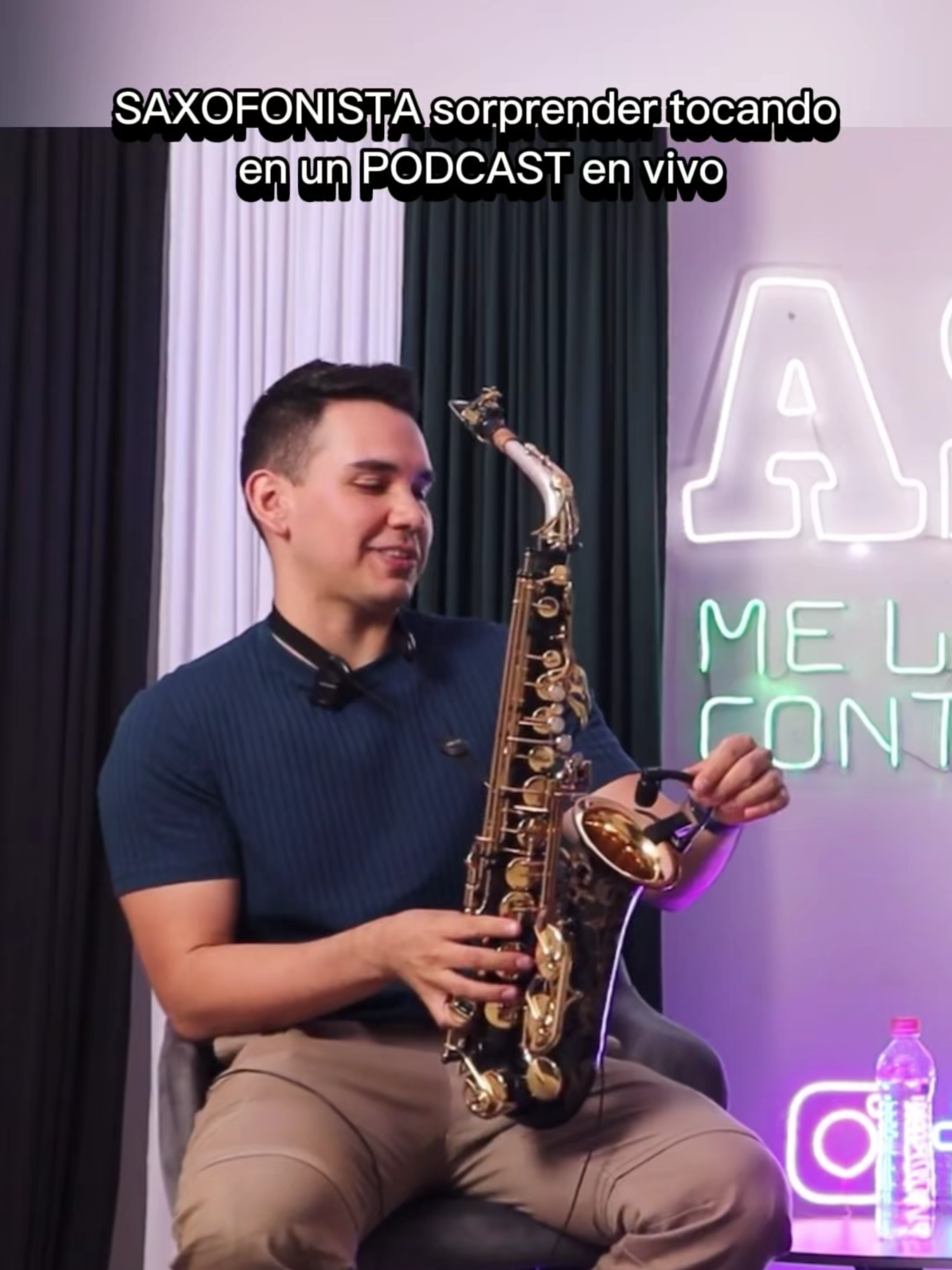 🎷🫣Cc te invitan a un programa & tocar el sax es inevitable🫰😜 ☑Sígueme: @saxefrainacosta ☑Podcast: @asimelocontaron . Escucha mi música en Sp0tify🎧, Apple Mus1c, Y0uTube, etc. (enlace en la Bio) o búscame en todos lados como: Sax Efrain Acosta ————————————————————— #primeracita #saxofon #saxophone #saxofonista #sax #saxcover #carinleon