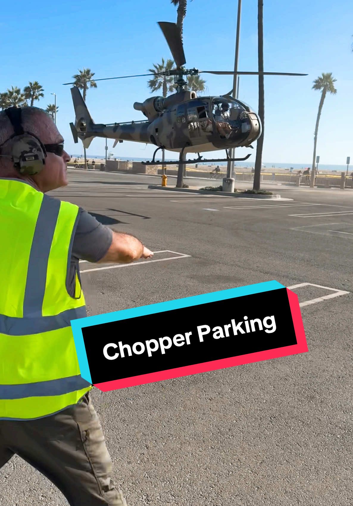 Replying to @Brandon Huntley well, that’s less slow motion. #Parked #CarsnCopters #Aeospatiale 
