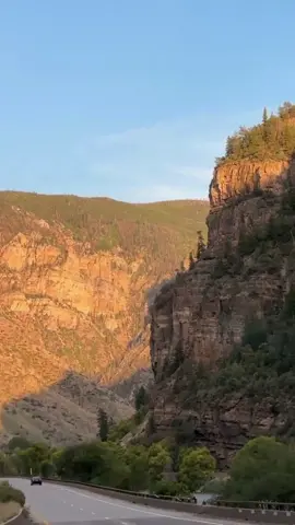 POV: You’re cruising through the Canyon, windows down, crisp fall air is rushing in, and the stunning sunlight on the mountainside! This is one of those drives that makes you wish the road would never end. Thank you @small_town_stops for sharing your authentic driving captures via Instagram with #VisitGlenwood #glenwoodsprings #glenwoodcanyon #visitcolorado #colorado #coloradoroadtrip